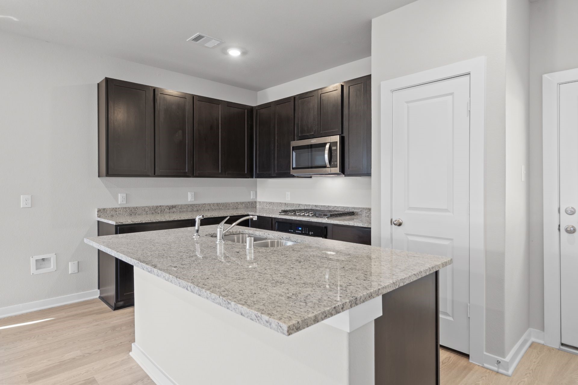 12203 Ridge Top Drive Conroe, TX 77304 - Photo 4 of 26