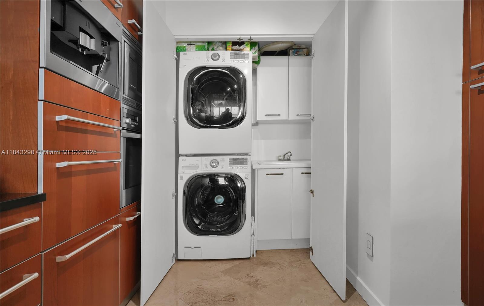 1331 Brickell Bay Drive, Unit 4303 Miami, FL 33131 - Photo 18 of 41 a utility room with dryer and washer
