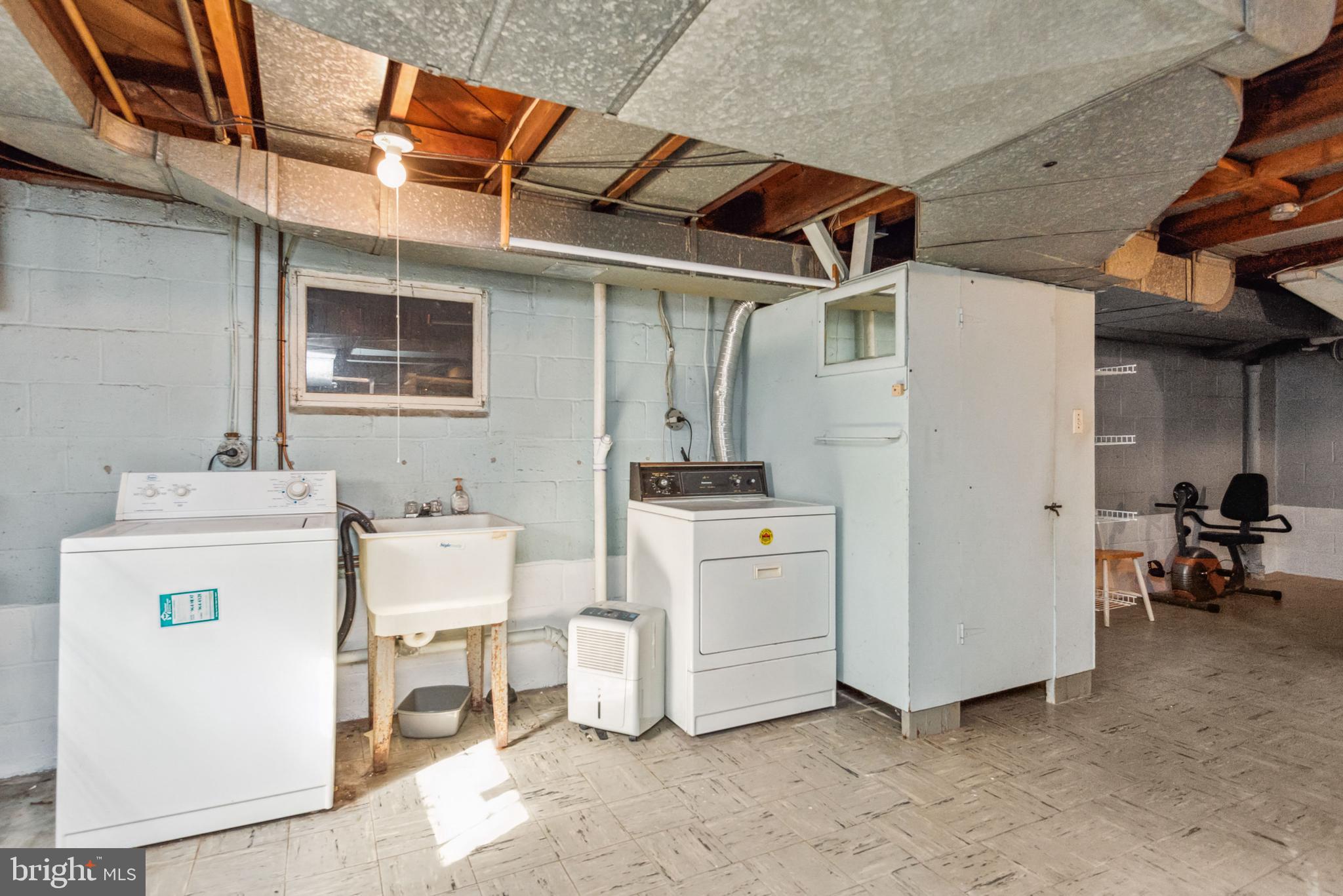22 Croftley Road Lutherville-Timonium, MD 21093 - Photo 41 of 50 Washer and dryer