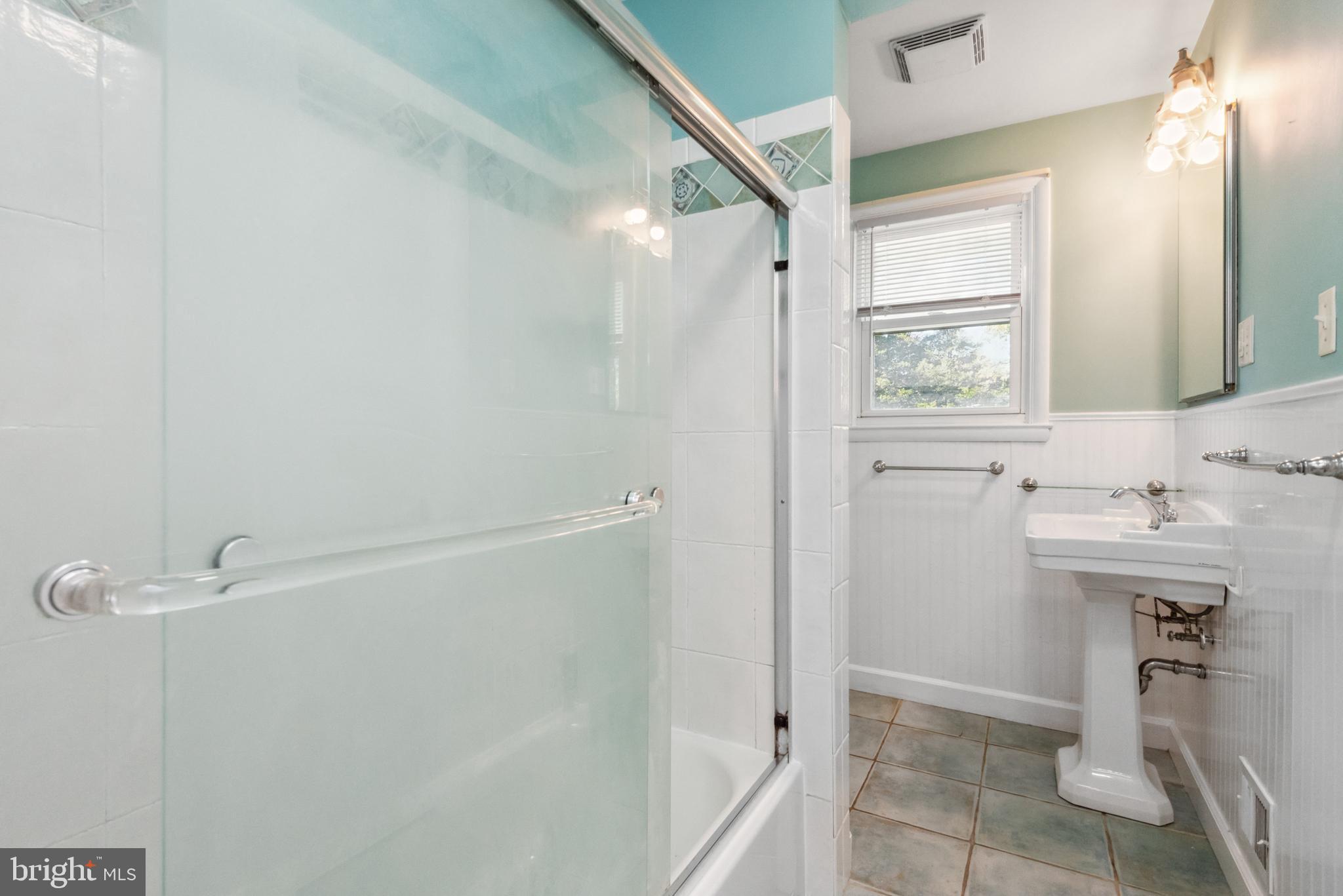 22 Croftley Road Lutherville-Timonium, MD 21093 - Photo 8 of 50 Hall Bath