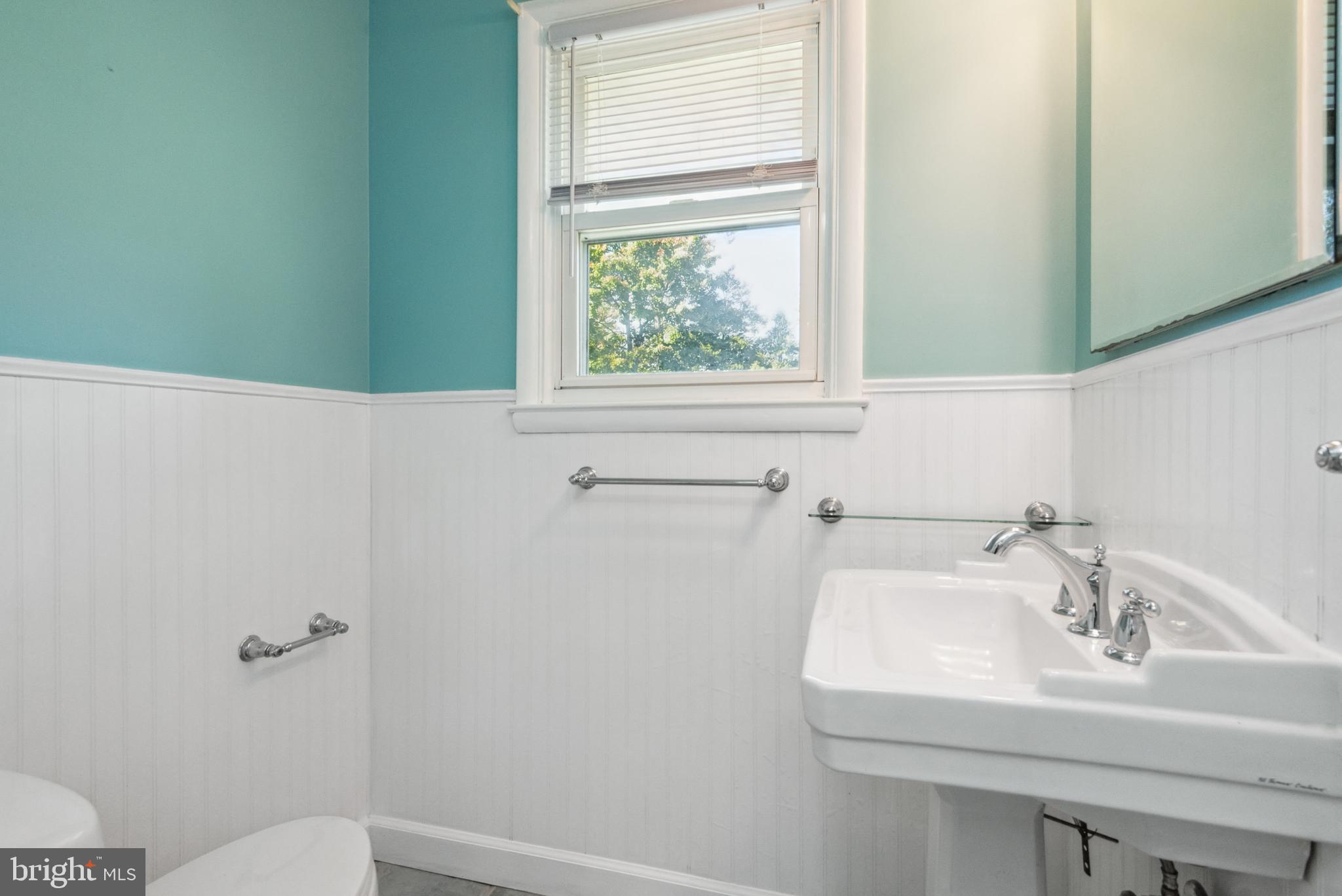 22 Croftley Road Lutherville-Timonium, MD 21093 - Photo 9 of 50 Hall Bath