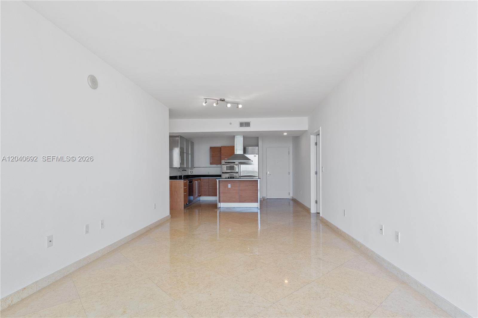 218 Southeast 14th Street, Unit 1803 Miami, FL 33131 - Photo 3 of 23