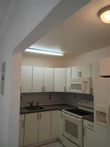 $1,500 | 1971 Northeast 171 Street, Unit 3, North Miami Beach, FL 33162