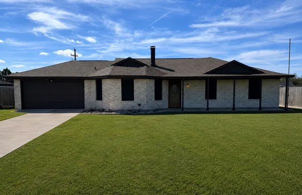 $260,000 | 104 Wilham Street, Anahuac, TX 77514