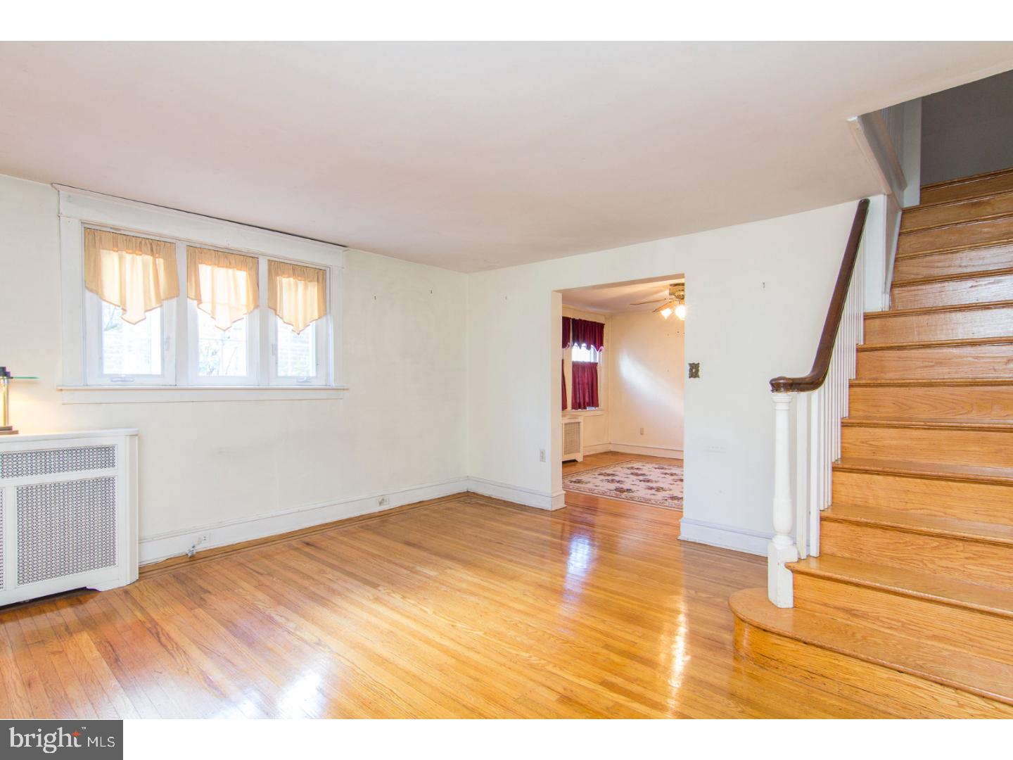113 Wayne Avenue Springfield, PA 19064 - Photo 5 of 24 Living Room
