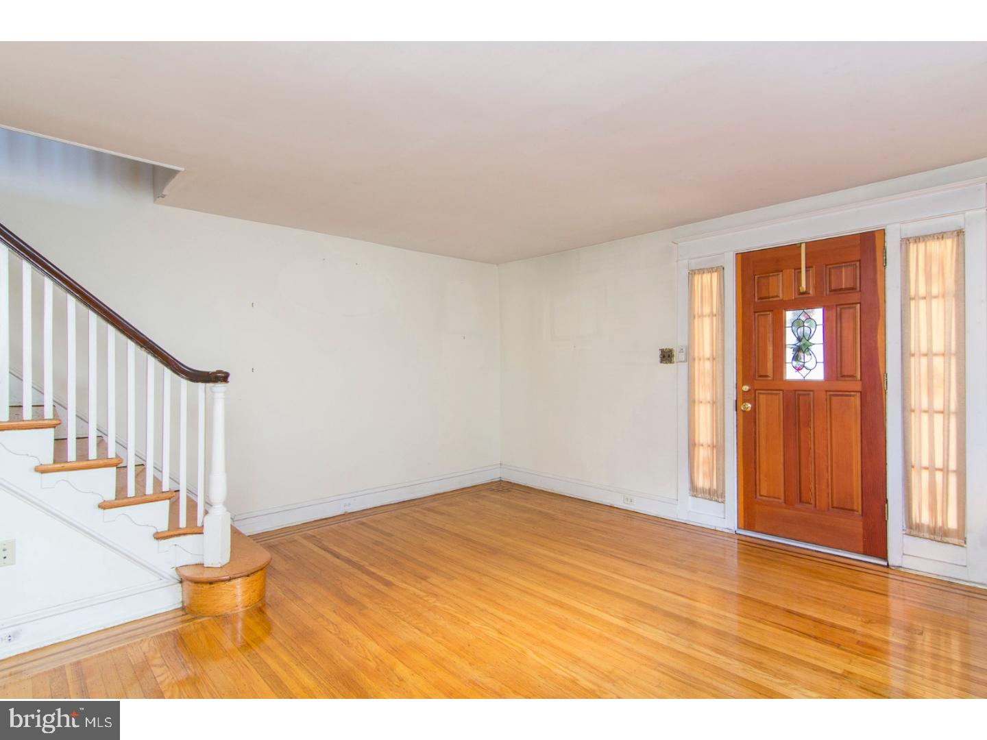 113 Wayne Avenue Springfield, PA 19064 - Photo 6 of 24 Living Room