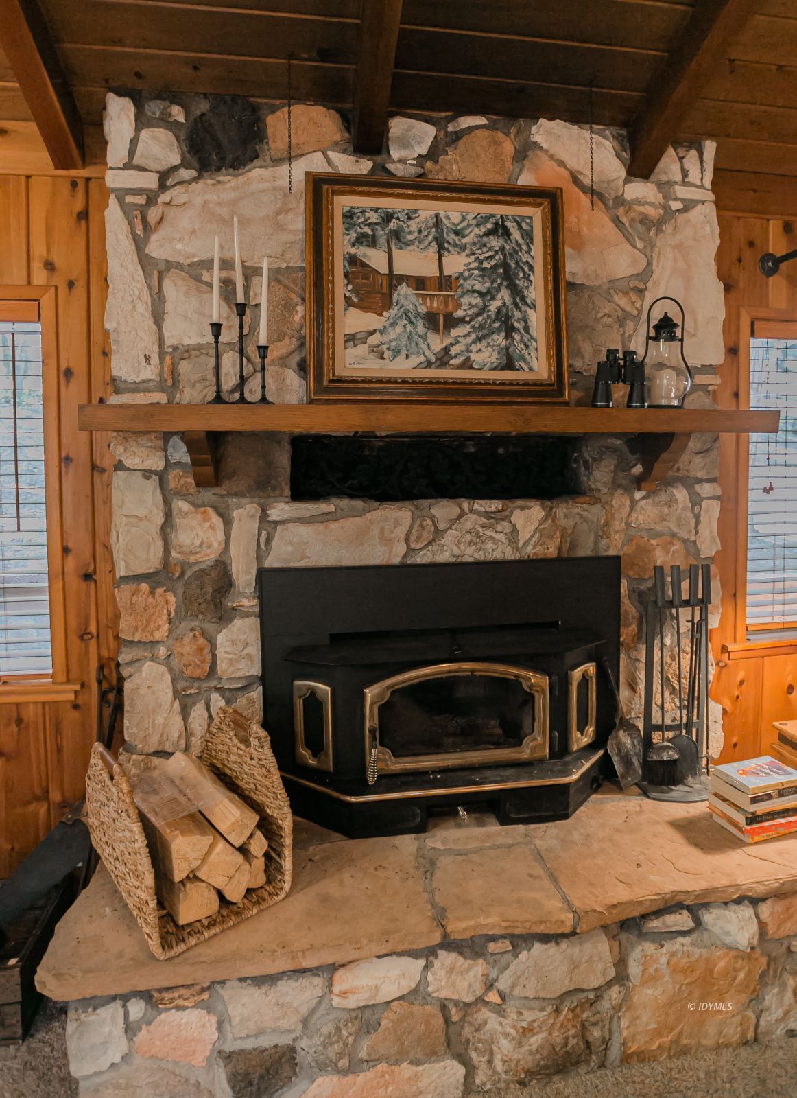 52507 Sylvan Way Idyllwild, CA 92549 - Photo 11 of 43 a stove top oven sitting inside of a kitchen
