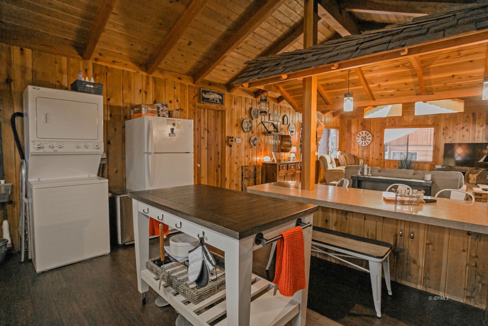 52507 Sylvan Way Idyllwild, CA 92549 - Photo 23 of 43 a kitchen that has a cabinets and a stove