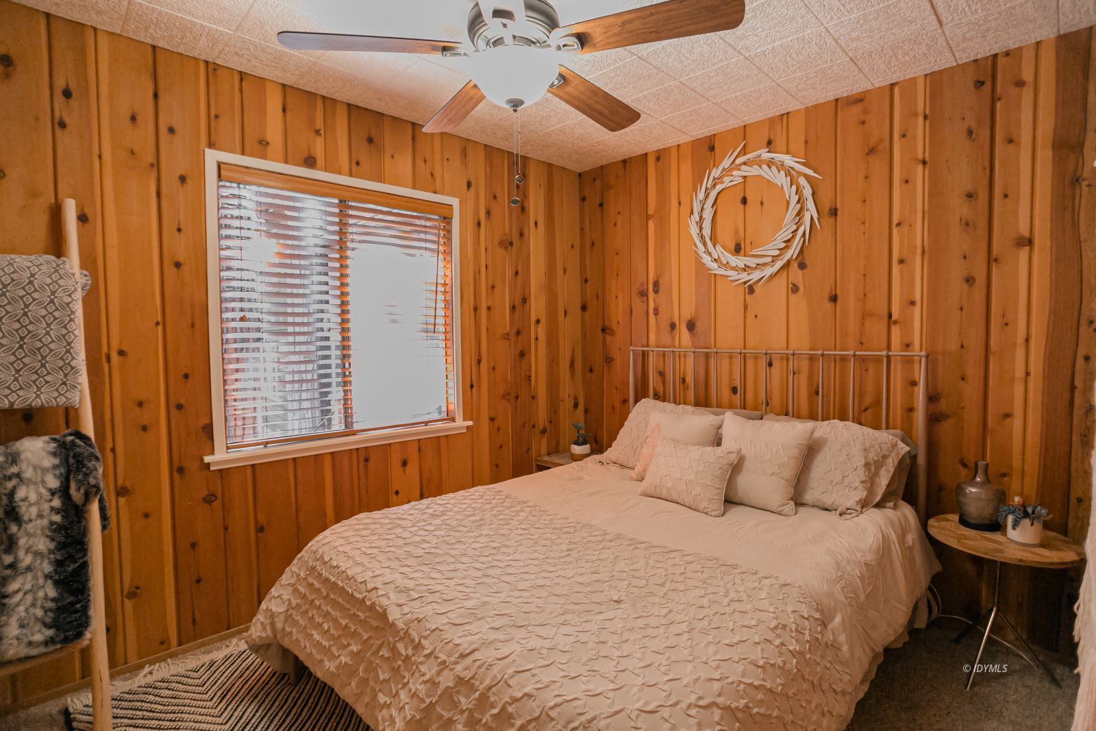 52507 Sylvan Way Idyllwild, CA 92549 - Photo 24 of 43 a bedroom with a bed and a chandelier