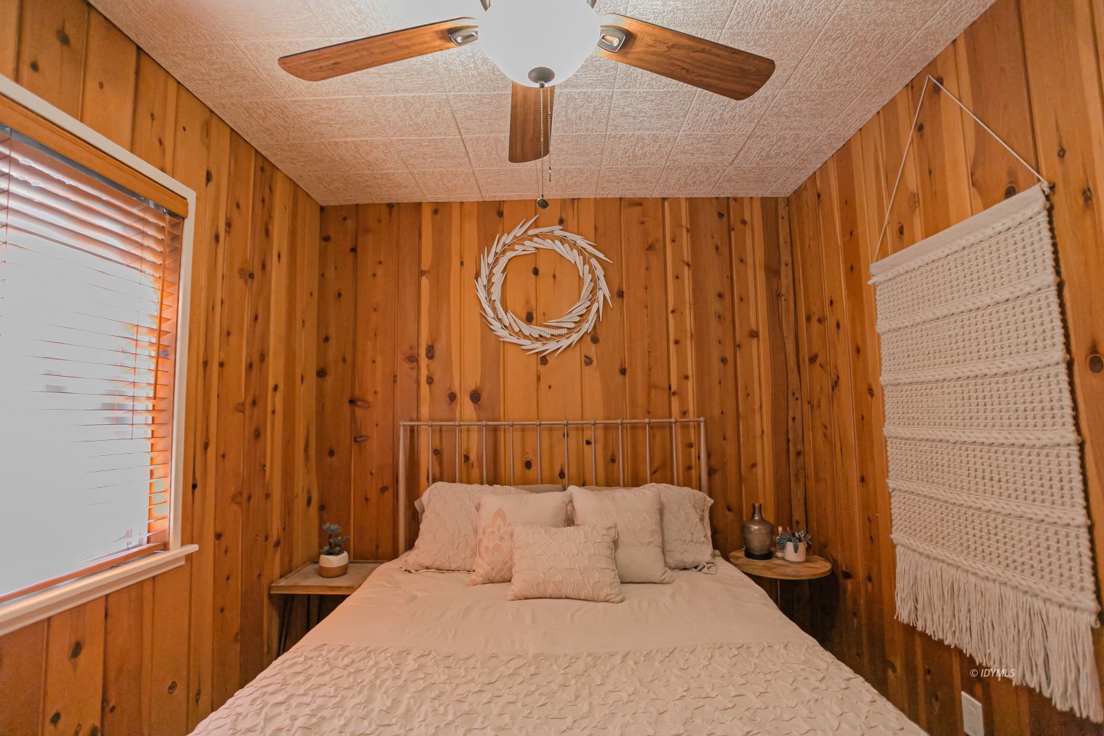 52507 Sylvan Way Idyllwild, CA 92549 - Photo 26 of 43 a bedroom with a bed and a window