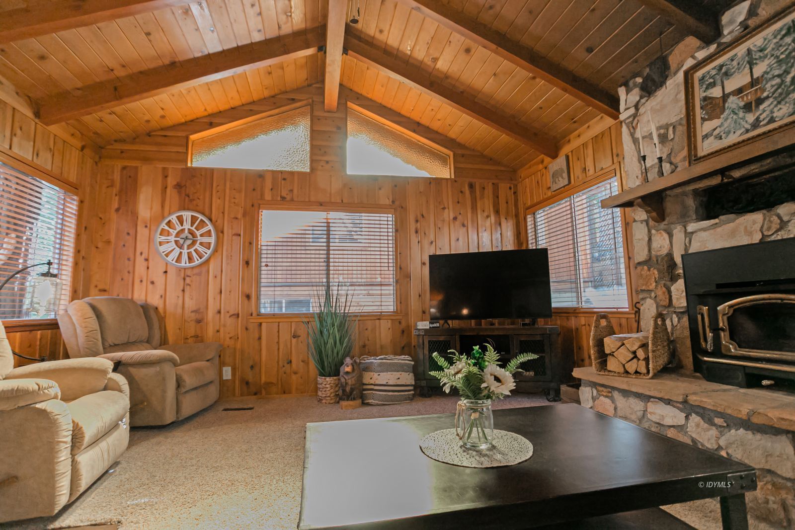 52507 Sylvan Way Idyllwild, CA 92549 - Photo 9 of 43 a living room with furniture and a flat screen tv