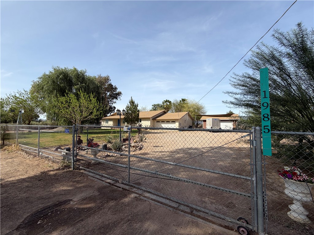 1985 Laguna Road Mohave Valley, AZ 86440 - Photo 2 of 83 Automated fence
