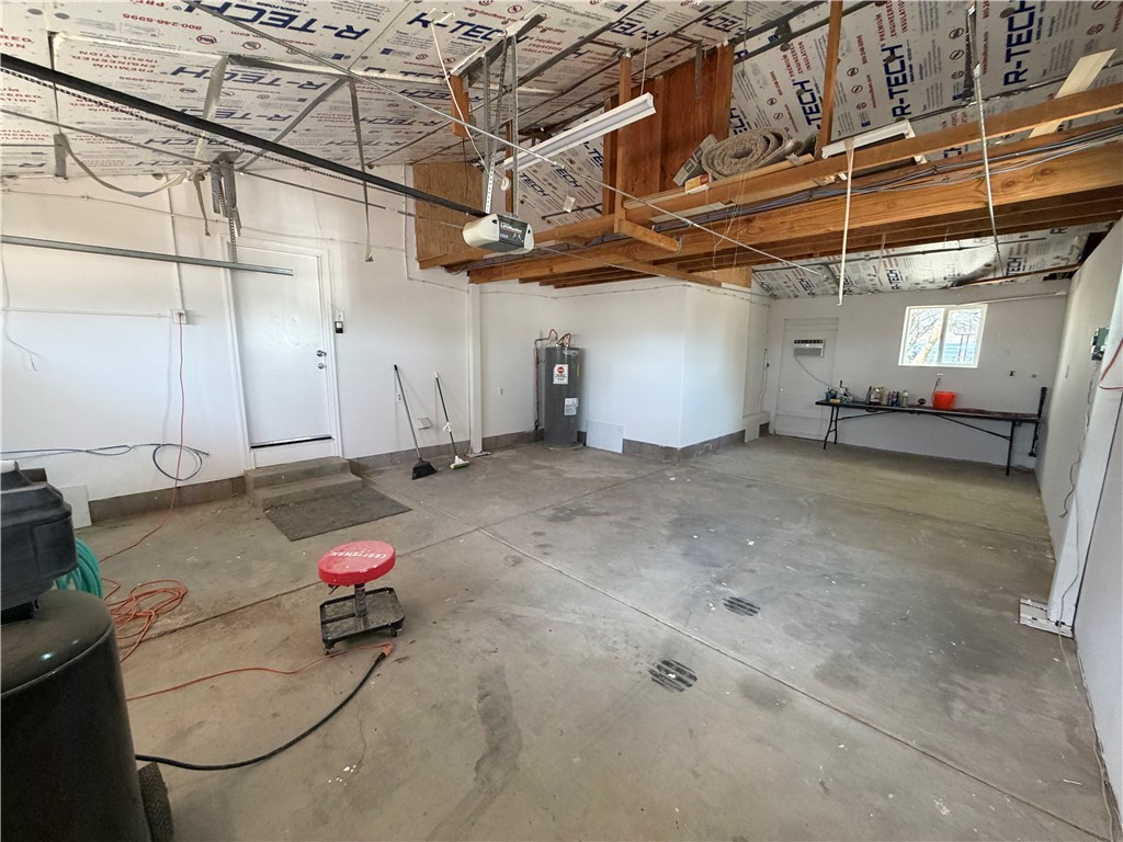 1985 Laguna Road Mohave Valley, AZ 86440 - Photo 49 of 83 Attached garage space
