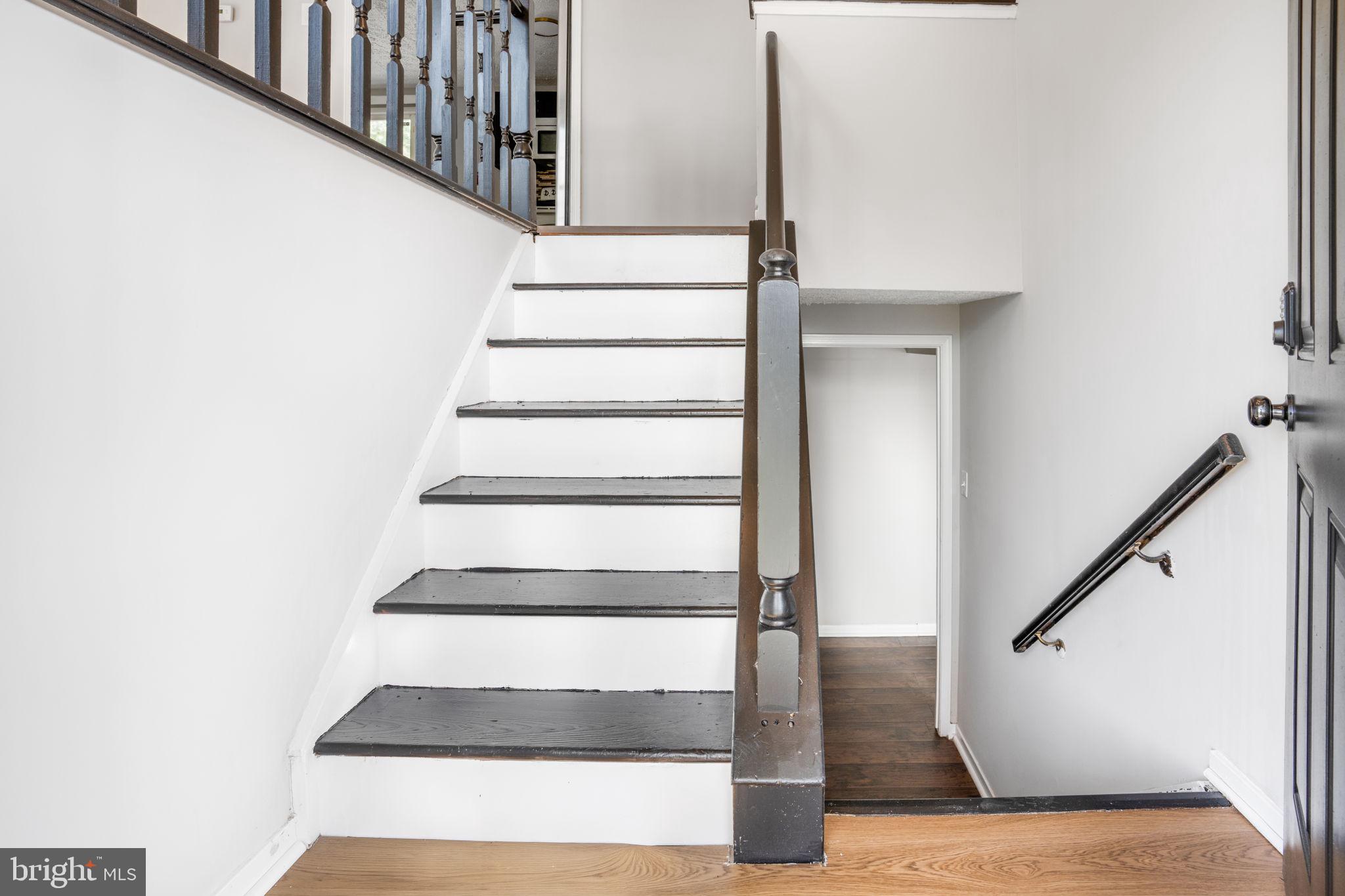 31 Decatur Lane Sicklerville, NJ 08081 - Photo 5 of 38 Elegant staircase with modern flair.