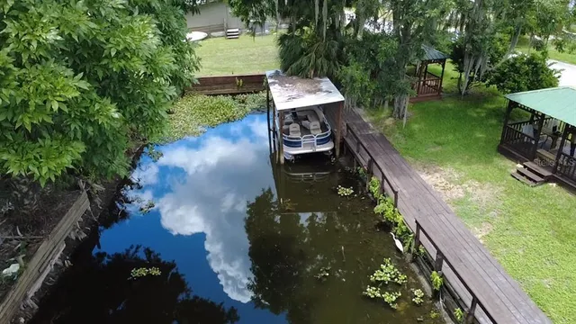 a view of a house with backyard and garden