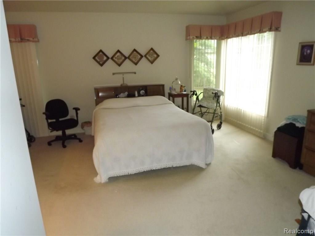 986 Pine Trail Drive Rochester Hills, MI 48307 - Photo 15 of 20