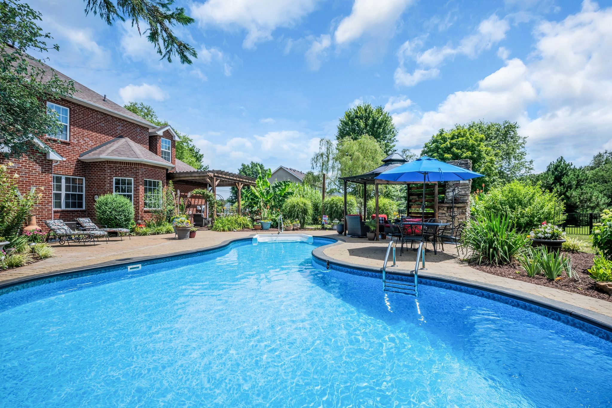 125 Lena Loop Burns, TN 37029 - Photo 12 of 55 a view of a patio with table and chairs under an umbrella
