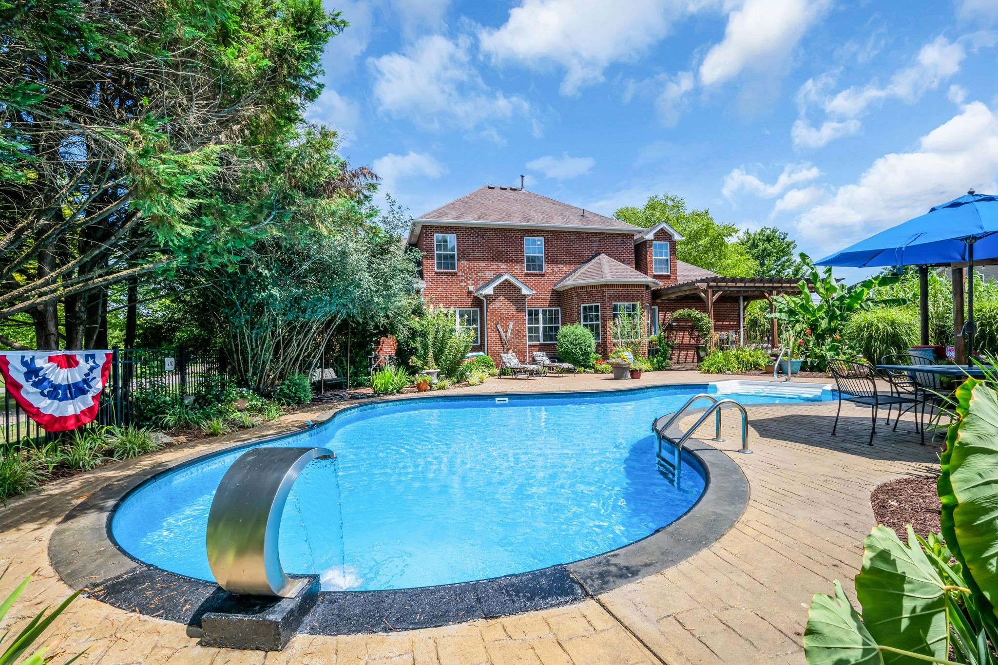 125 Lena Loop Burns, TN 37029 - Photo 14 of 55 This all-brick home is a classic beauty!