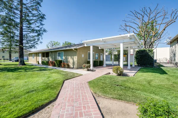 $179,900 | 431 West Alamos Avenue, Unit 4, Clovis, CA 93612