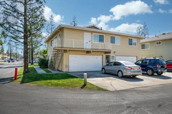 $179,900 | 431 West Alamos Avenue, Unit 4, Clovis, CA 93612