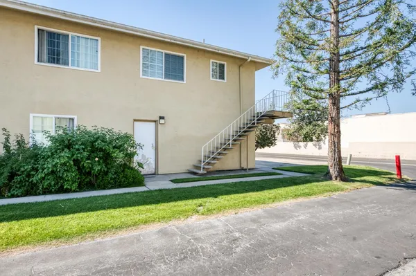 $179,900 | 431 West Alamos Avenue, Unit 4, Clovis, CA 93612