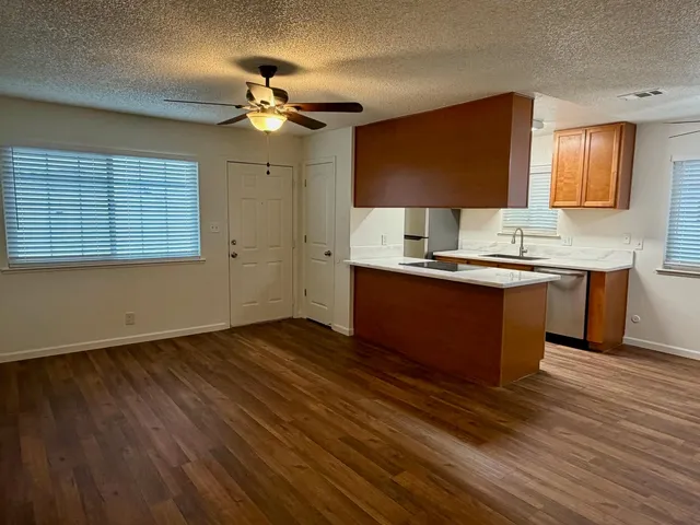 $194,900 | 431 West Alamos Avenue, Unit 4, Clovis, CA 93612