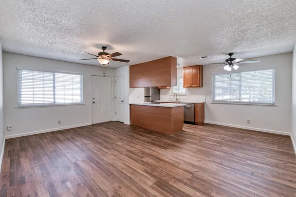 $179,900 | 431 West Alamos Avenue, Unit 4, Clovis, CA 93612