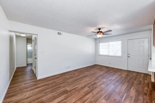 $179,900 | 431 West Alamos Avenue, Unit 4, Clovis, CA 93612