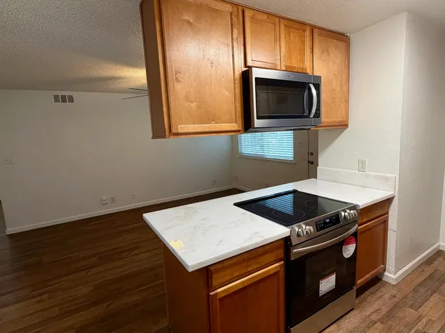 $194,900 | 431 West Alamos Avenue, Unit 4, Clovis, CA 93612