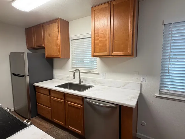 $194,900 | 431 West Alamos Avenue, Unit 4, Clovis, CA 93612