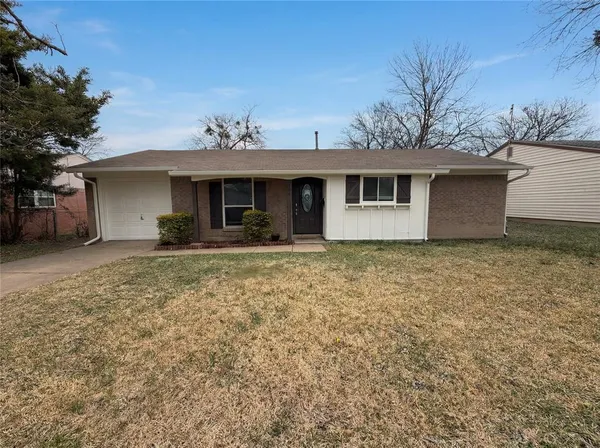 $209,000 | 208 Northwest Summercrest Boulevard, Burleson, TX 76028