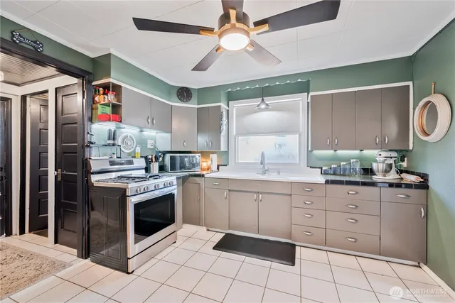 $425,000 | 304 Crawford Street, Kelso, WA 98626