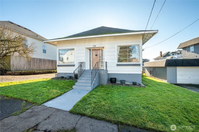 $425,000 | 304 Crawford Street, Kelso, WA 98626