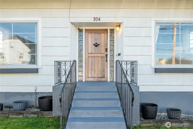 $425,000 | 304 Crawford Street, Kelso, WA 98626