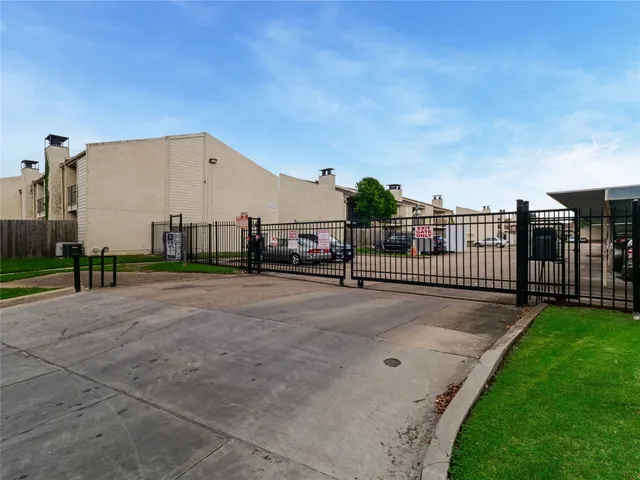 $1,100 | 10075 Westpark Drive, Unit 9, Houston, TX 77042
