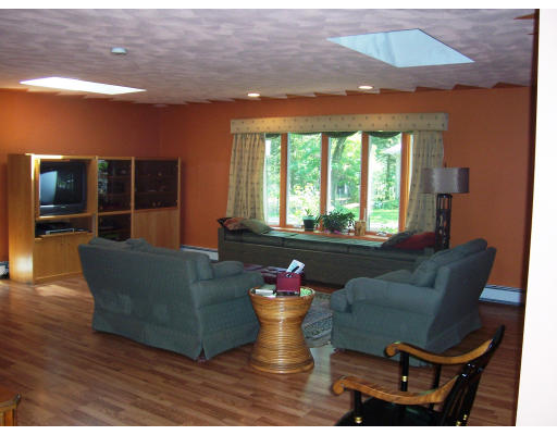 9 Pamela Road Framingham, MA 01701 - Photo 5 of 12 Gallery Image 5
