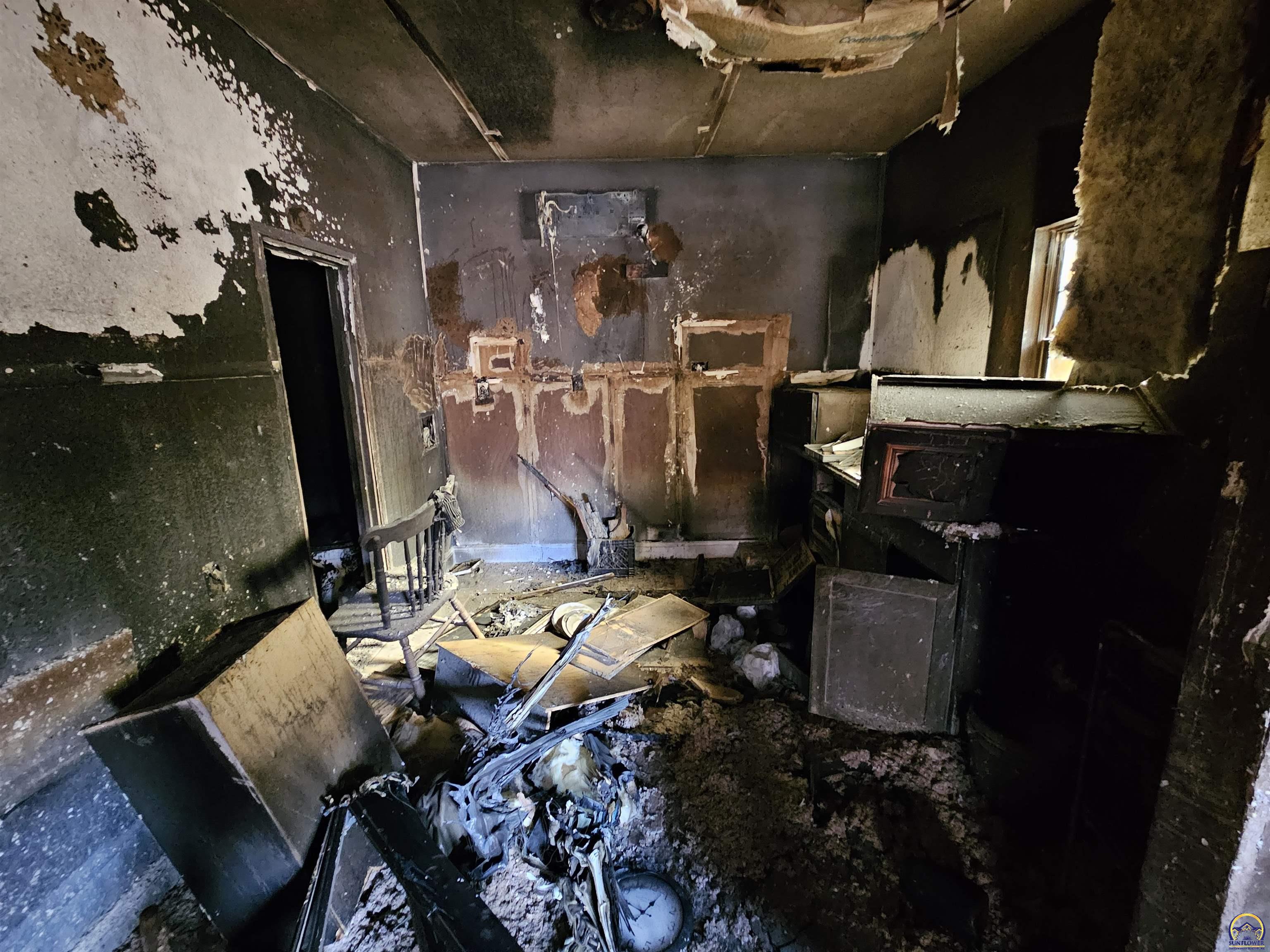 1040 Southwest Boswell Avenue Topeka, KS 66604 - Photo 8 of 9