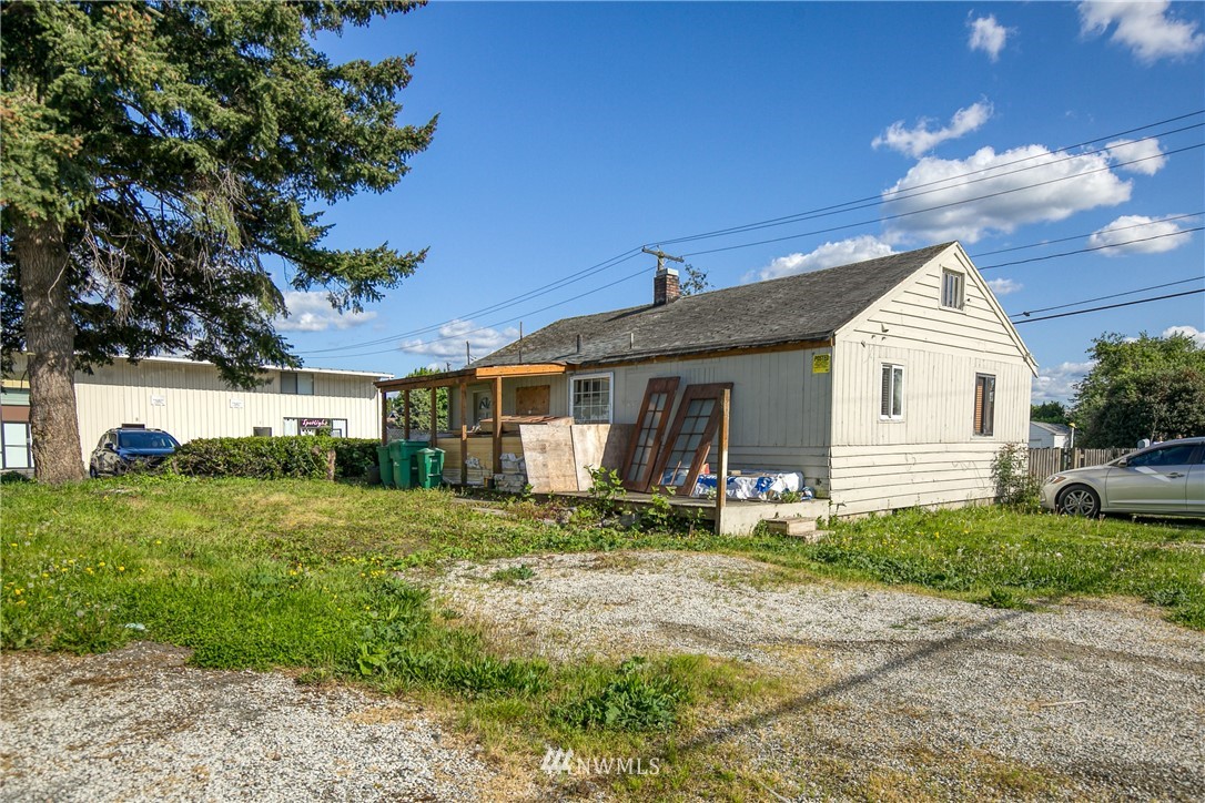 108 South Tobin Street Renton, WA 98057 - Photo 3 of 10 a front view of a house with a yard