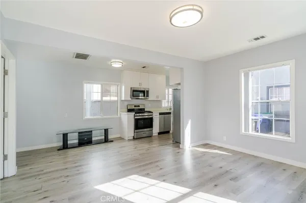 $2,350 | 301 East Alameda Avenue, Unit A, Burbank, CA 91502