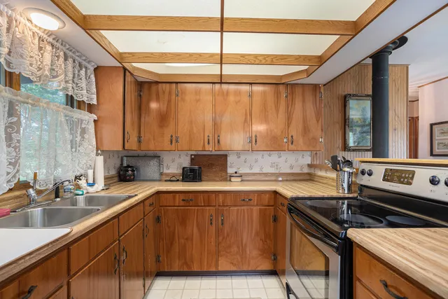 $350,000 | 911 Dragon Shores Drive, Coldwater, MI 49036