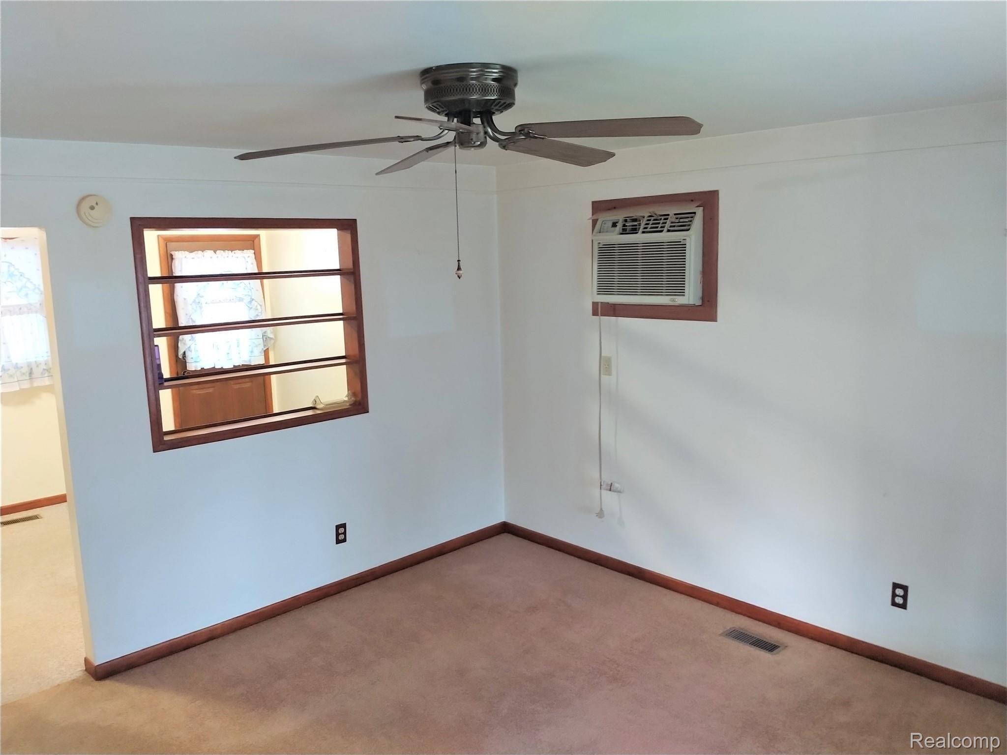 Living Room Pic2.jpg
