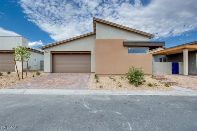 $663,919 | 10361 Hanging Lake Street, Las Vegas, NV 89166