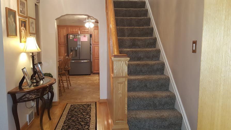 174 Pointview Road Brentwood, PA 15227 - Photo 6 of 15 Hallway