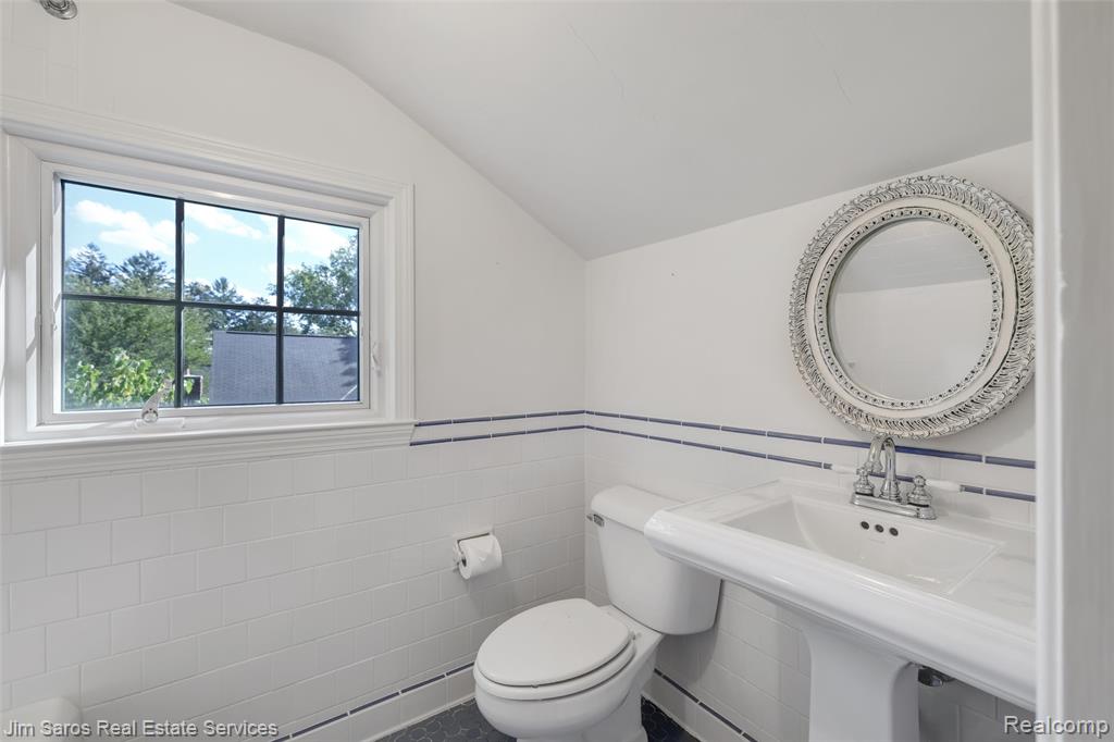 130 Merriweather Road Grosse Pointe Farms, MI 48236 - Photo 28 of 37