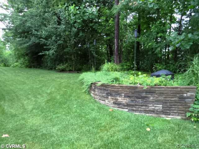 Yard/Garden - Pic 1 - Back Yard w/nice area for a