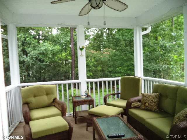 Porch - Screened Porch with Ceiling Fan, Built In