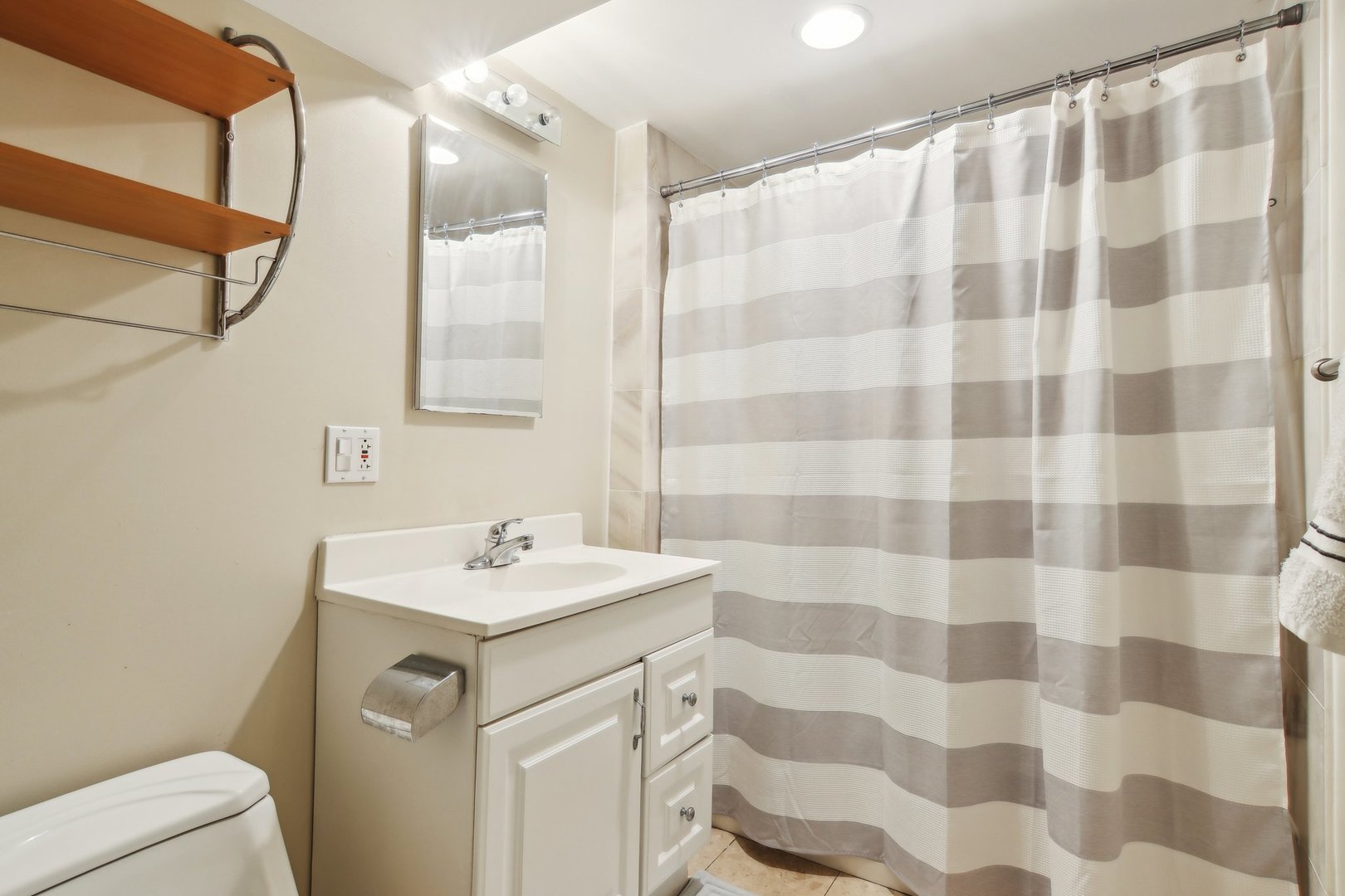 1115 Whitfield Road Northbrook, IL 60062 - Photo 39 of 54 a bathroom with a sink a toilet a mirror and shower curtain