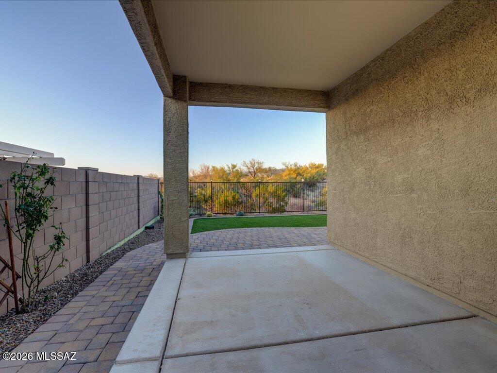 14031 East Golden Oaks Road Vail, AZ 85641 - Photo 33 of 40 41-04Interior04