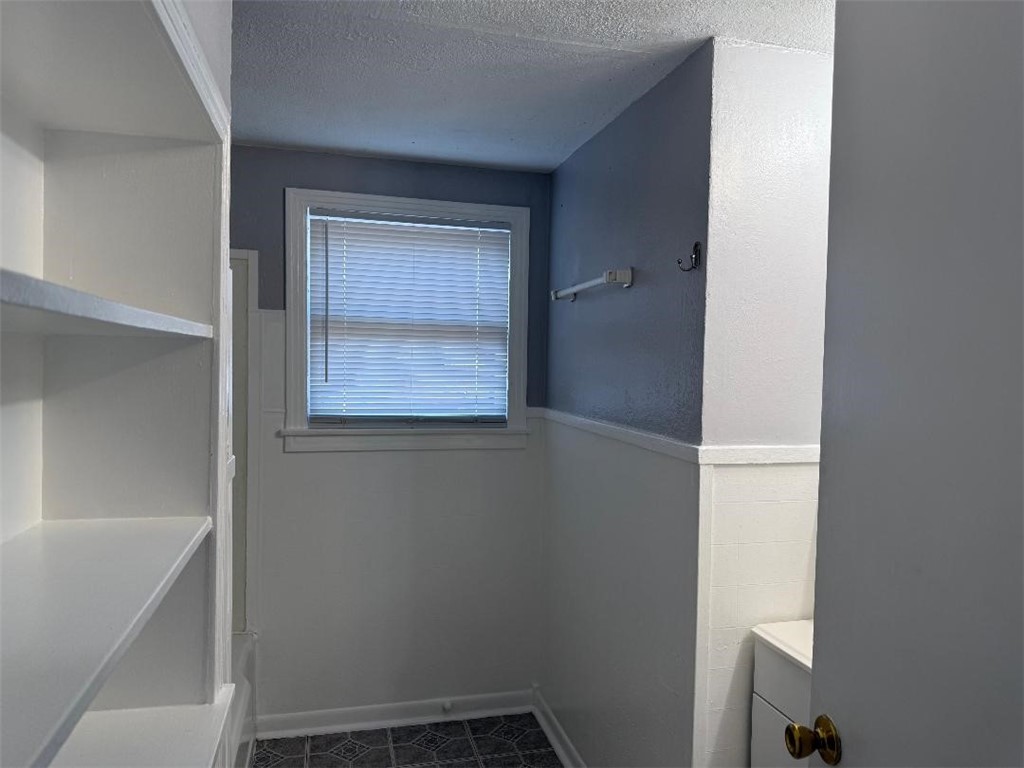 810 8th Avenue Portland, TX 78374 - Photo 12 of 16 a small space with a window