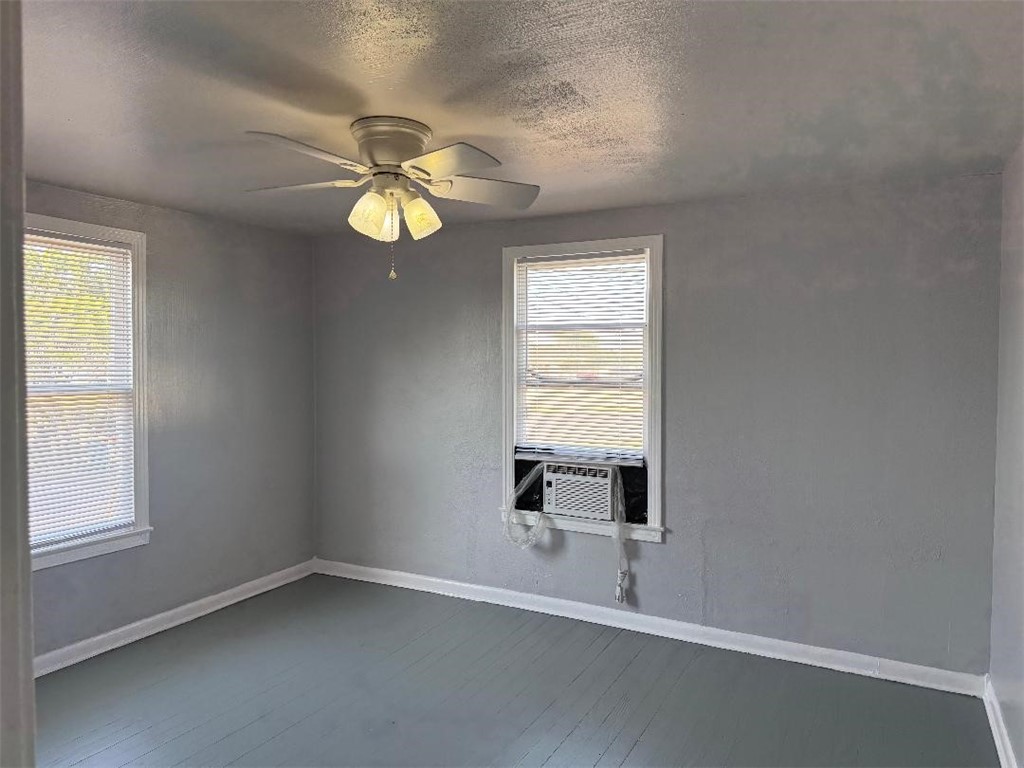 810 8th Avenue Portland, TX 78374 - Photo 13 of 16 an empty room that has a window